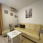 Anita A 25 Pool View Sunny * ساني بيتش