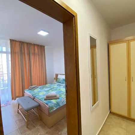 Anita A 25 Pool View Sunny ساني بيتش