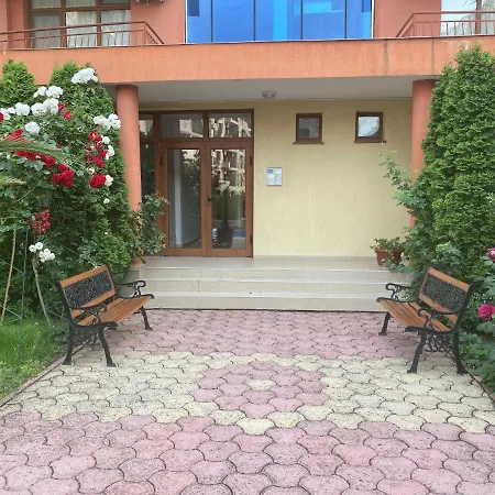 Anita A 25 Pool View Sunny Daire *